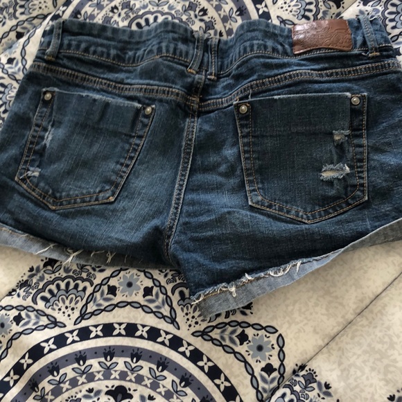 Shorts - Picture 2 of 3